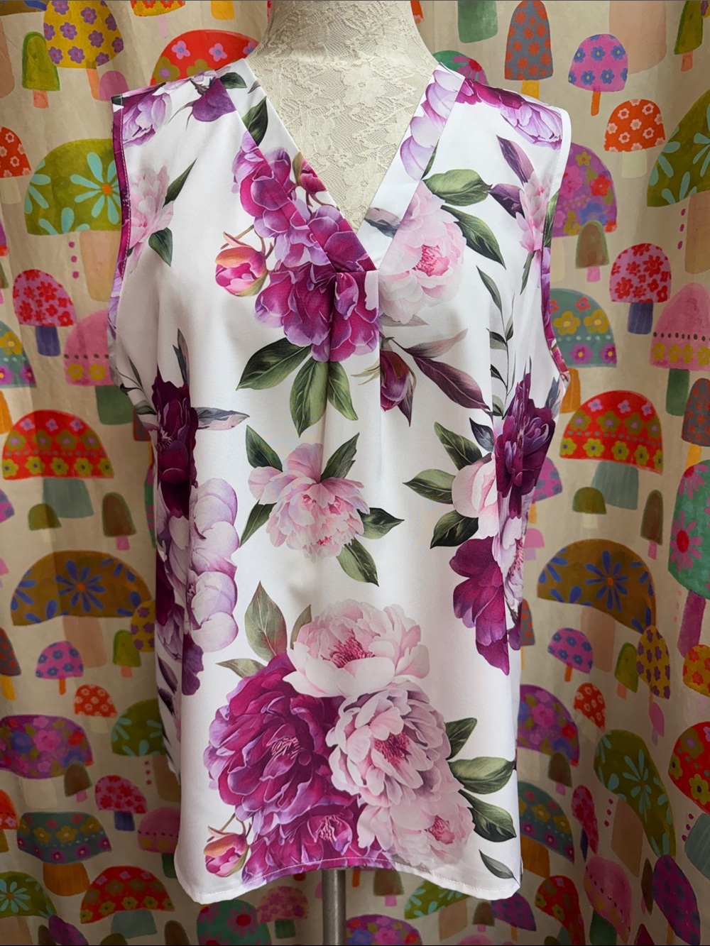 Floral V-Neck Sleeveless Blouse in White and Purple. XL